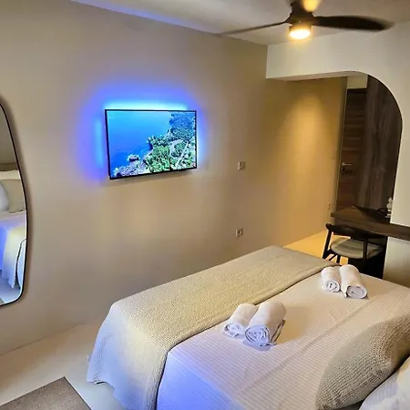 C A S A B E A S T Bed & Breakfast