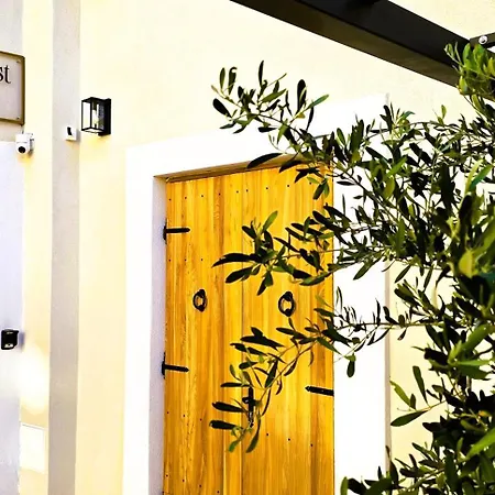 C A S A B E A S T 4*