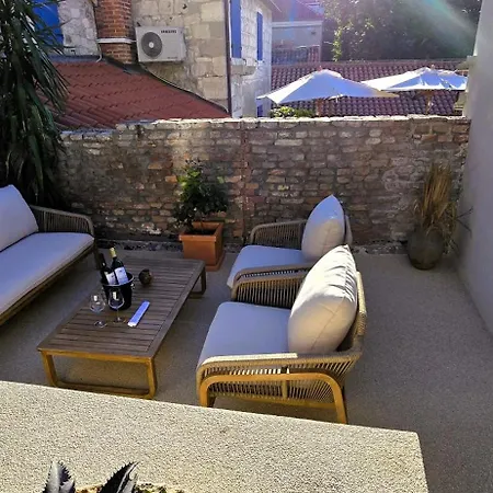 C A S A B E A S T 4* Split