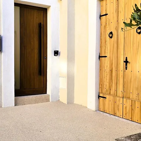 C A S A B E A S T Bed & Breakfast