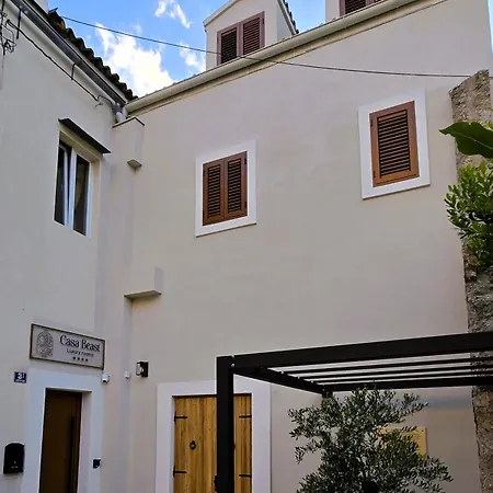 C A S A B E A S T 4* Split