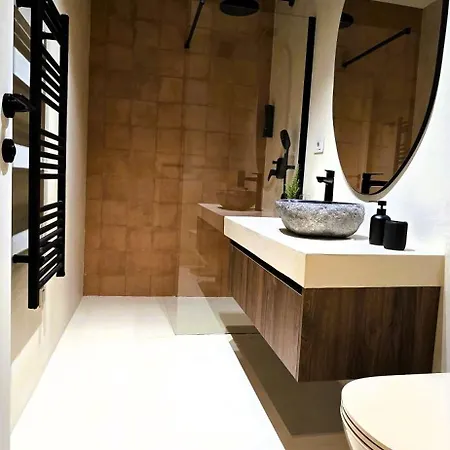 C A S A B E A S T Couette-café Split