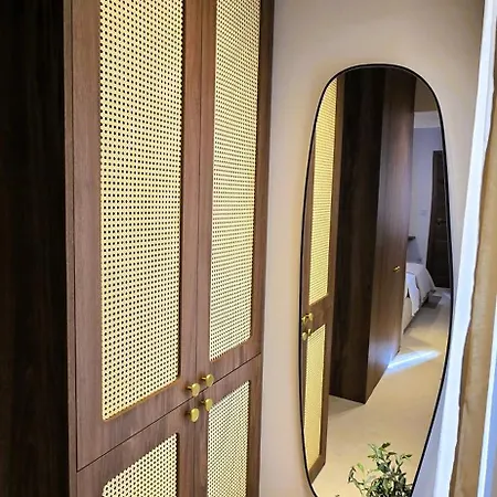 C A S A B E A S T 4* Split