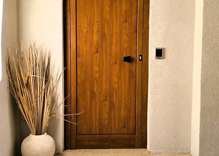 C A S A B E A S T Bed & Breakfast