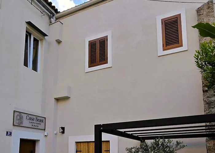 C A S A B E A S T 4* Split