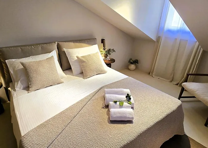 C A S A B E A S T 4*