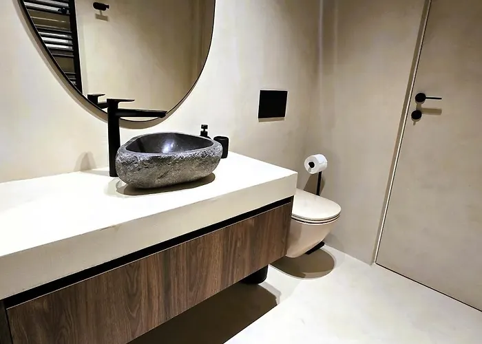 C A S A B E A S T Split