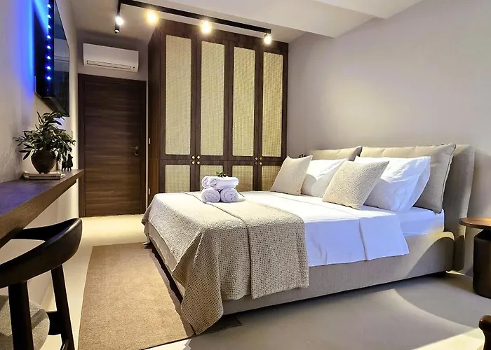 C A S A B E A S T Bed & Breakfast