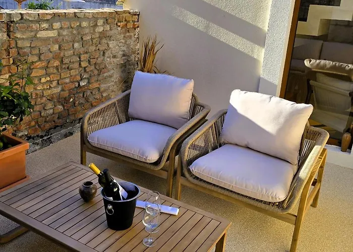 C A S A B E A S T 4*