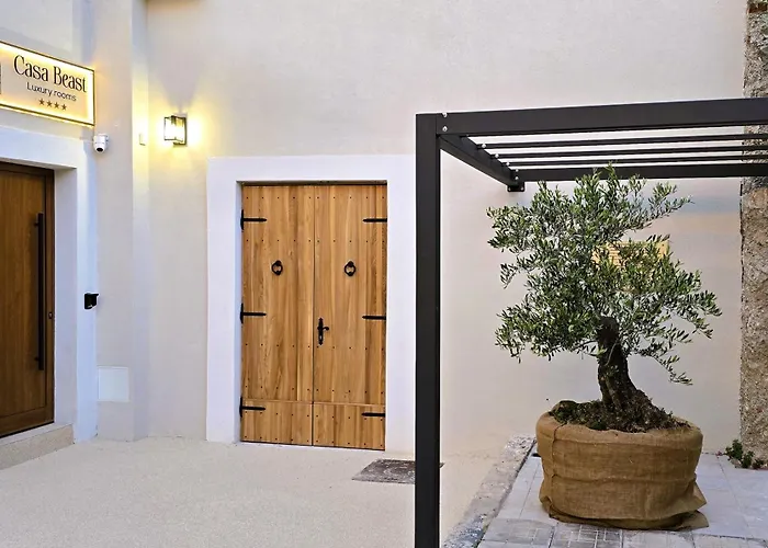 C A S A B E A S T 4*