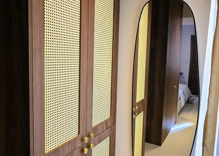 C A S A B E A S T 4* Split